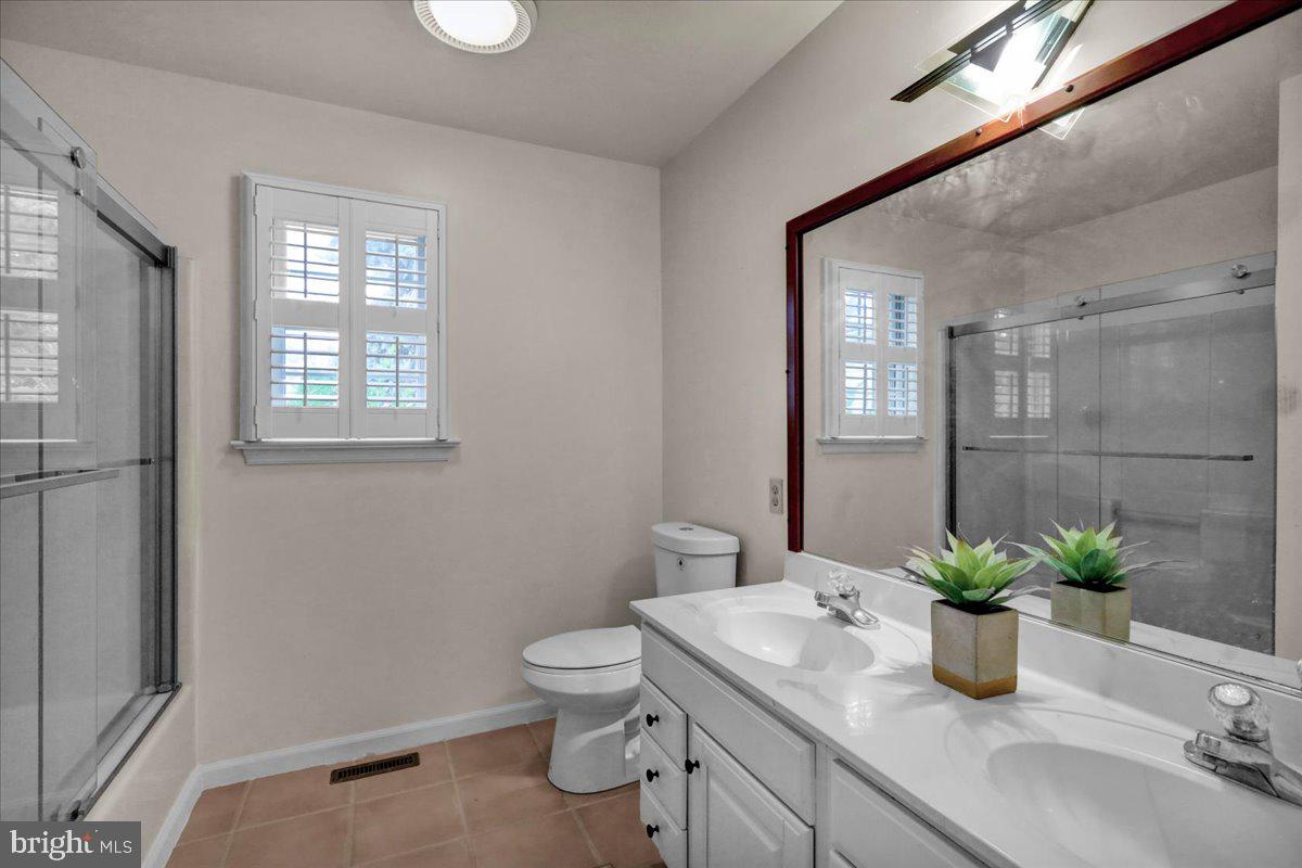 Lebanon, Pennsylvania, 17042, United States, 5 Bedrooms Bedrooms, ,4 BathroomsBathrooms,Residential,For Sale,1965418