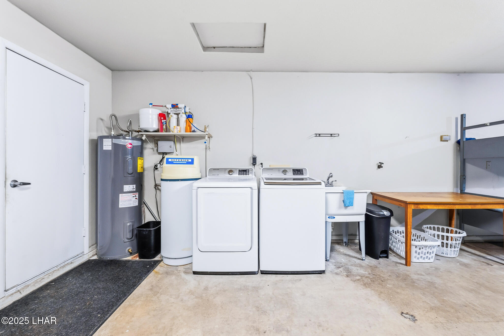 Lake Havasu City, Arizona, 86404, United States, 4 Bedrooms Bedrooms, ,2 BathroomsBathrooms,Residential,For Sale,2002177