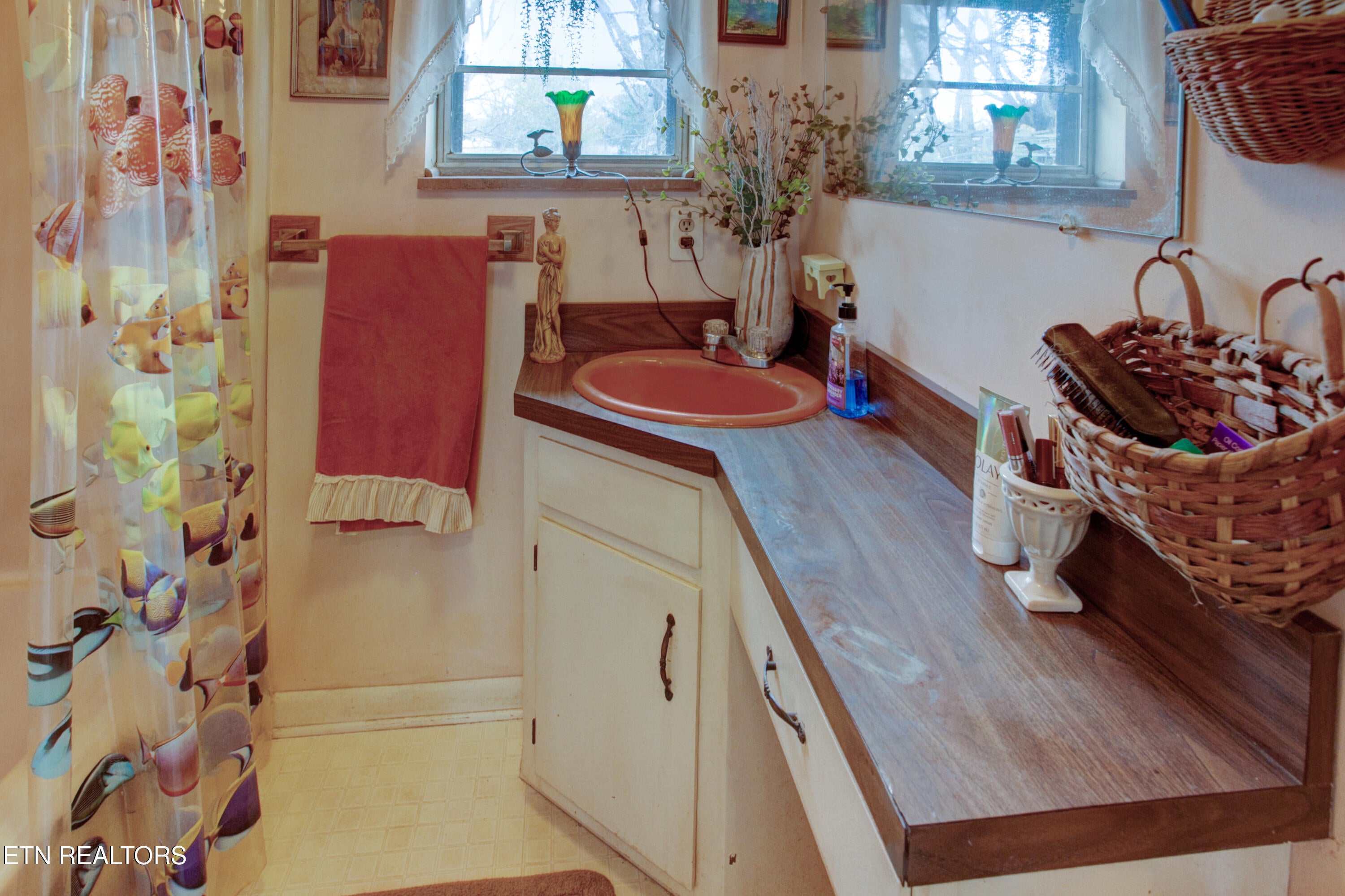 Maryville, Tennessee, 37801, United States, 3 Bedrooms Bedrooms, ,4 BathroomsBathrooms,Residential,For Sale,1994360