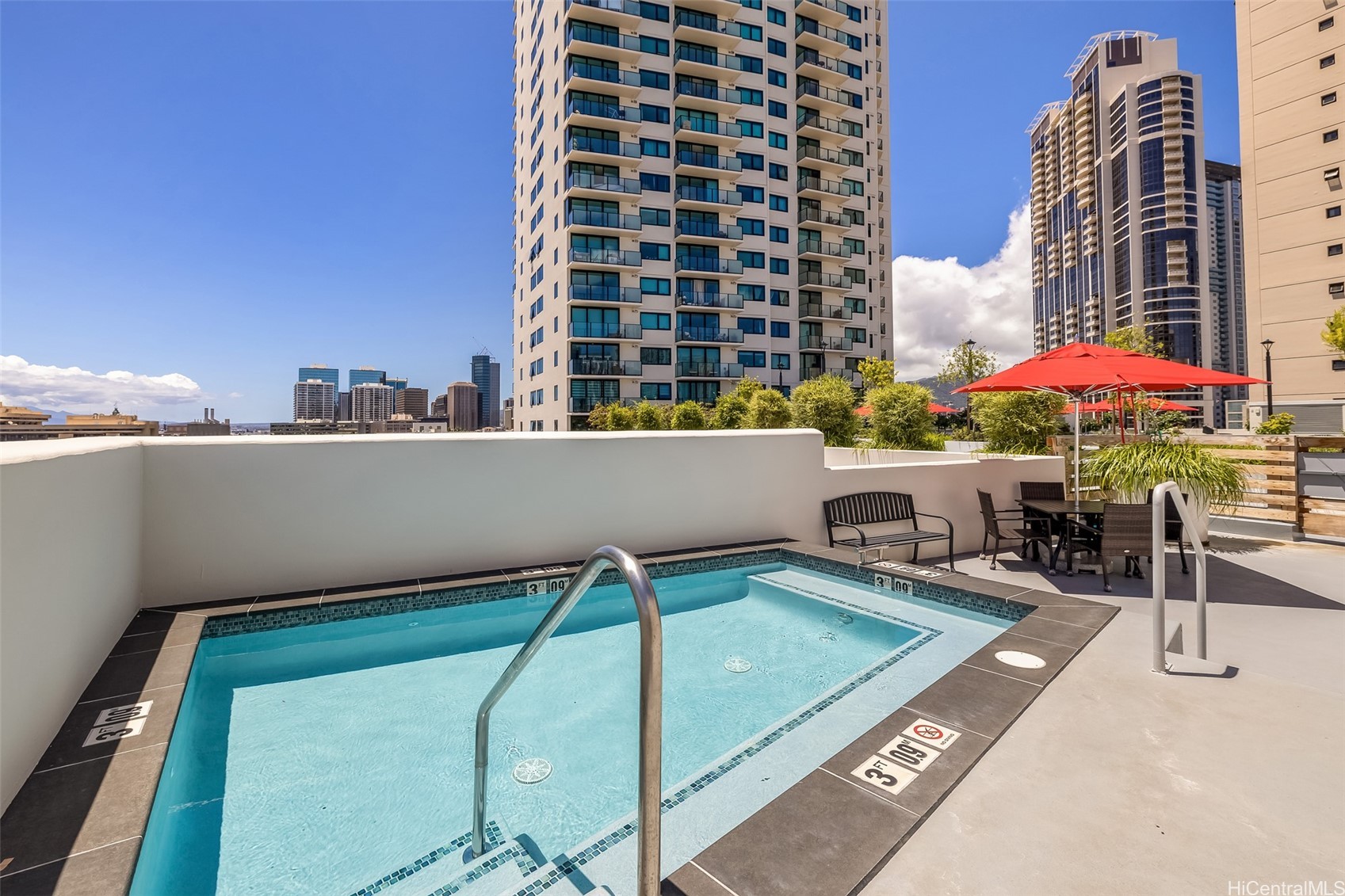 Honolulu, Hawaii, 96813, United States, 2 Bedrooms Bedrooms, ,2 BathroomsBathrooms,Residential,For Sale,1988310