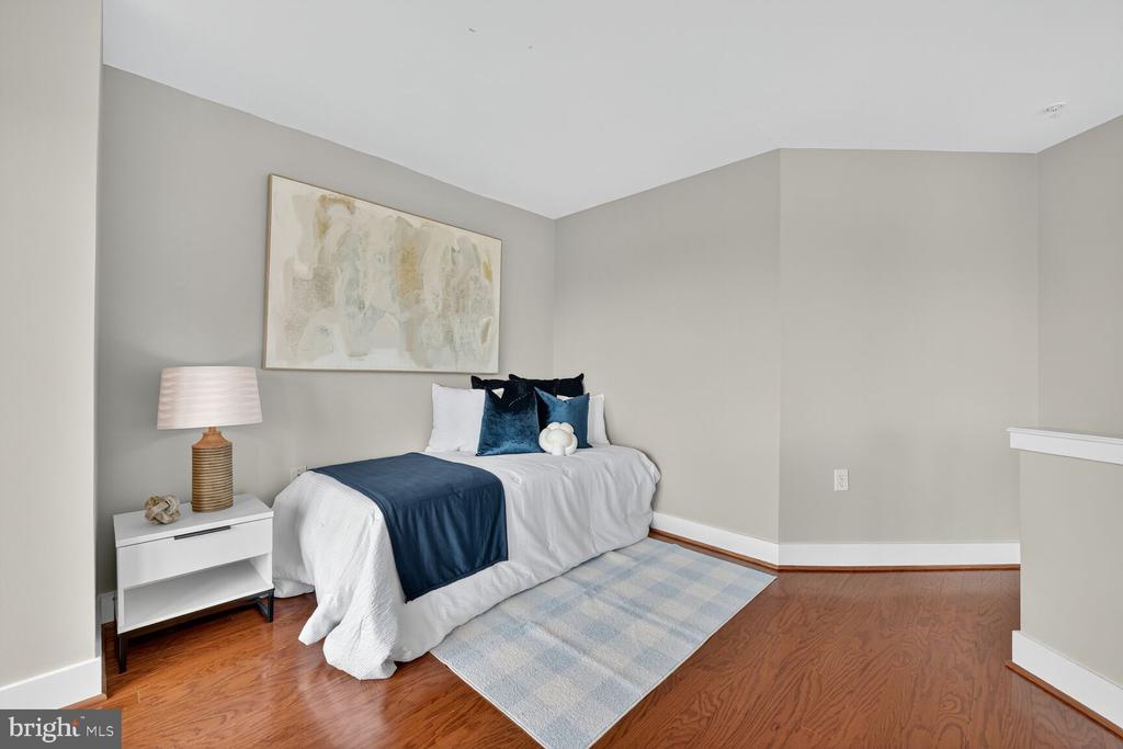 Arlington, Virginia, 22201, United States, 2 Bedrooms Bedrooms, ,2 BathroomsBathrooms,Residential,For Sale,1927773