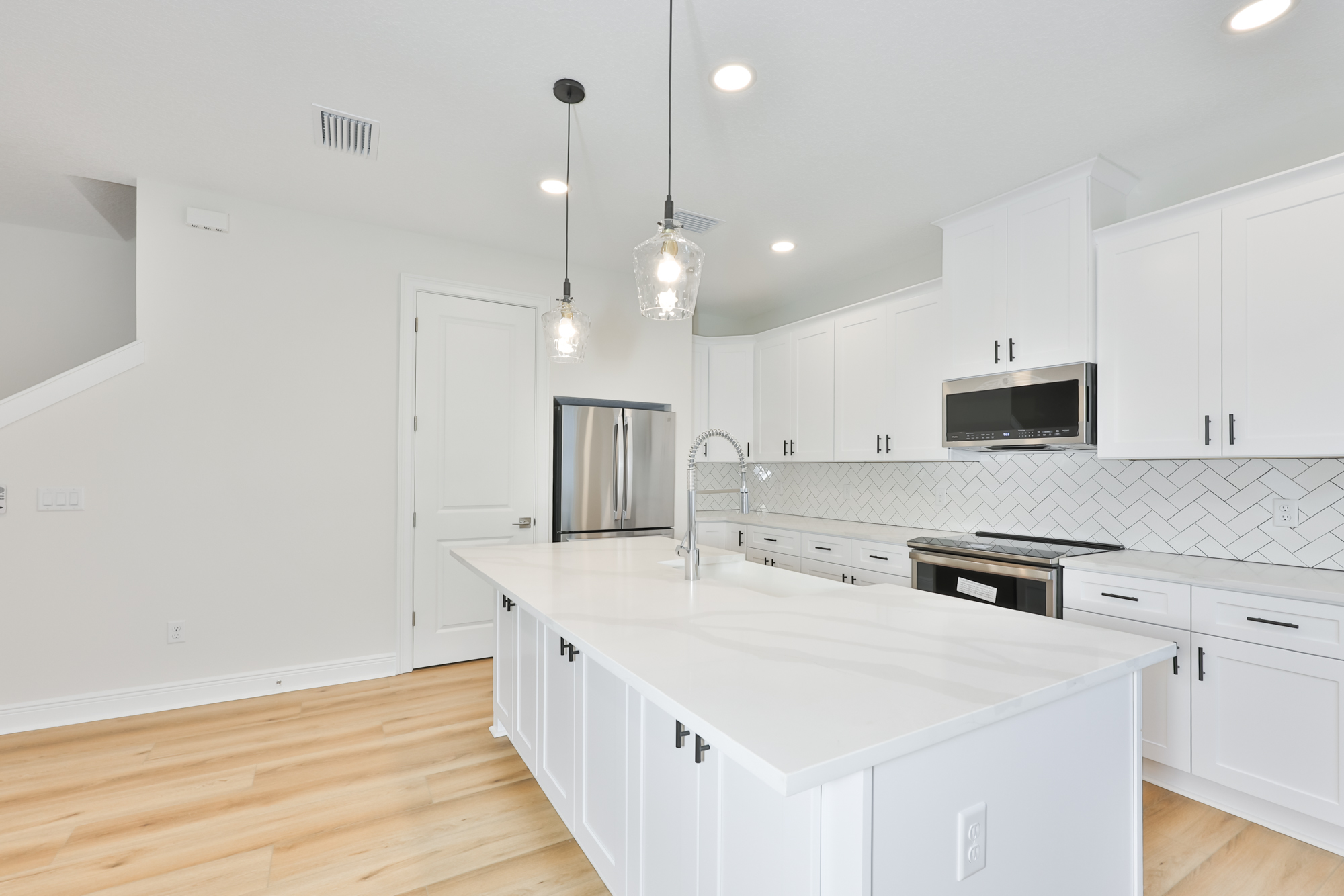 Tampa, Florida, 33607, United States, 3 Bedrooms Bedrooms, ,3 BathroomsBathrooms,Residential,For Sale,2049201