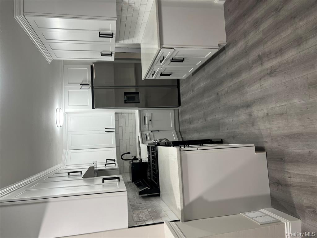 Central Islip, New York, 11722, United States, 3 Bedrooms Bedrooms, ,2 BathroomsBathrooms,Residential,For Sale,1971303