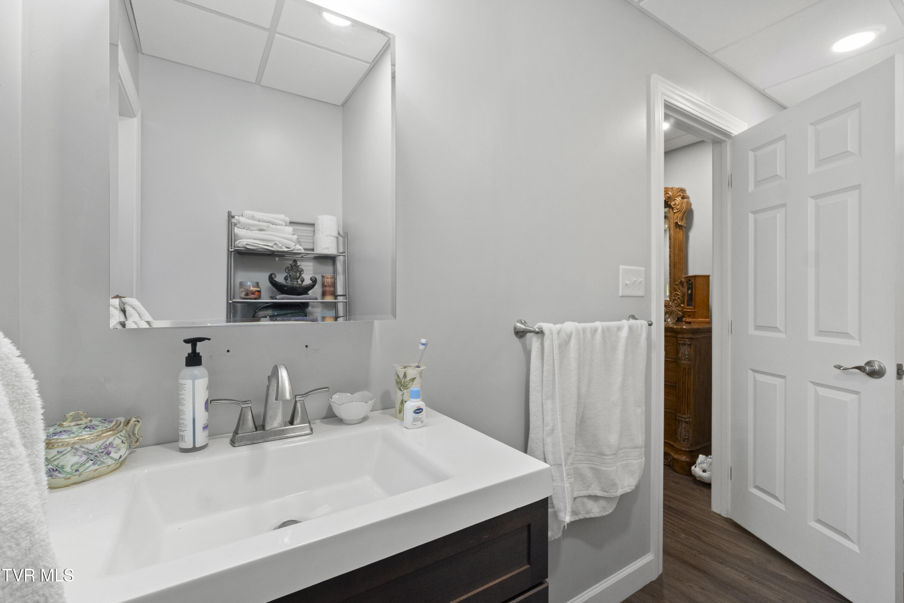 Greeneville, Tennessee, 37745, United States, 5 Bedrooms Bedrooms, ,5 BathroomsBathrooms,Residential,For Sale,2012581