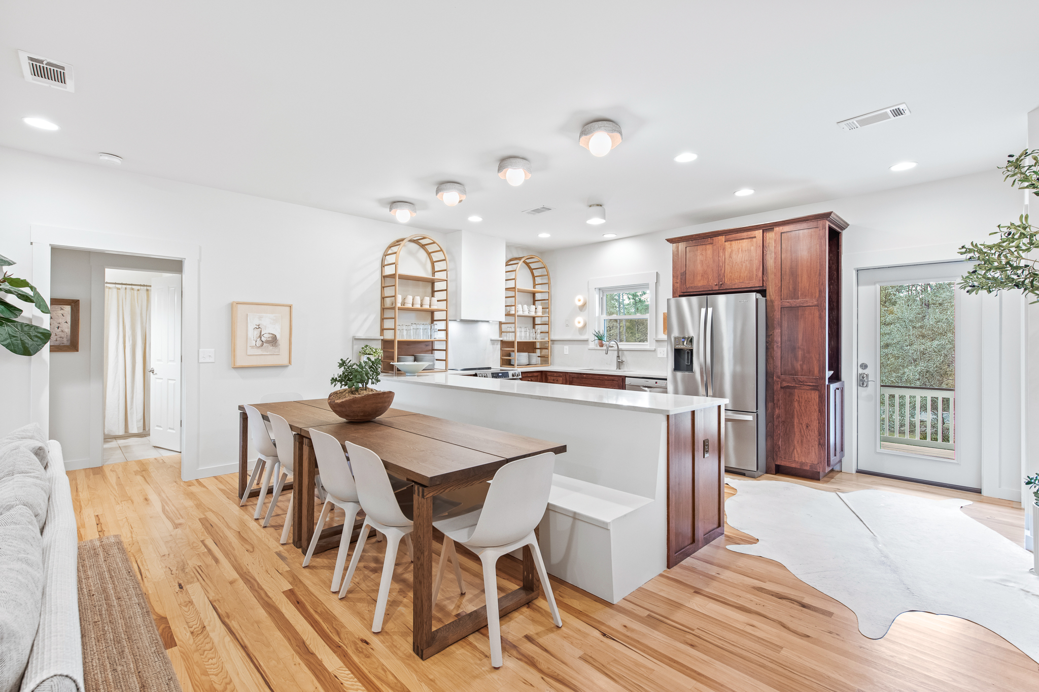  Furnished Coastal Retreat on Over an Acre with Pickleball Court - 物件實景