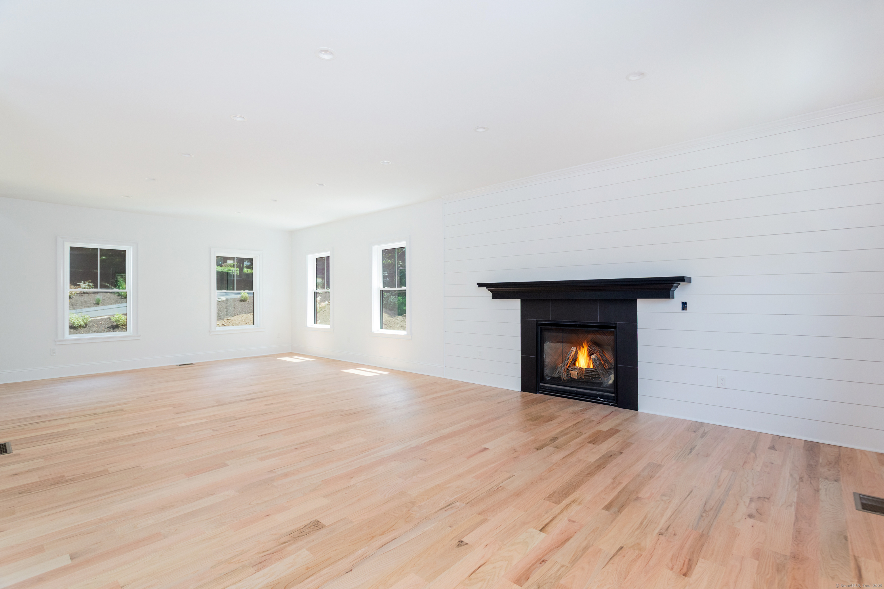Stratford, Connecticut, 06614, United States, 4 Bedrooms Bedrooms, ,3 BathroomsBathrooms,Residential,For Sale,1906803