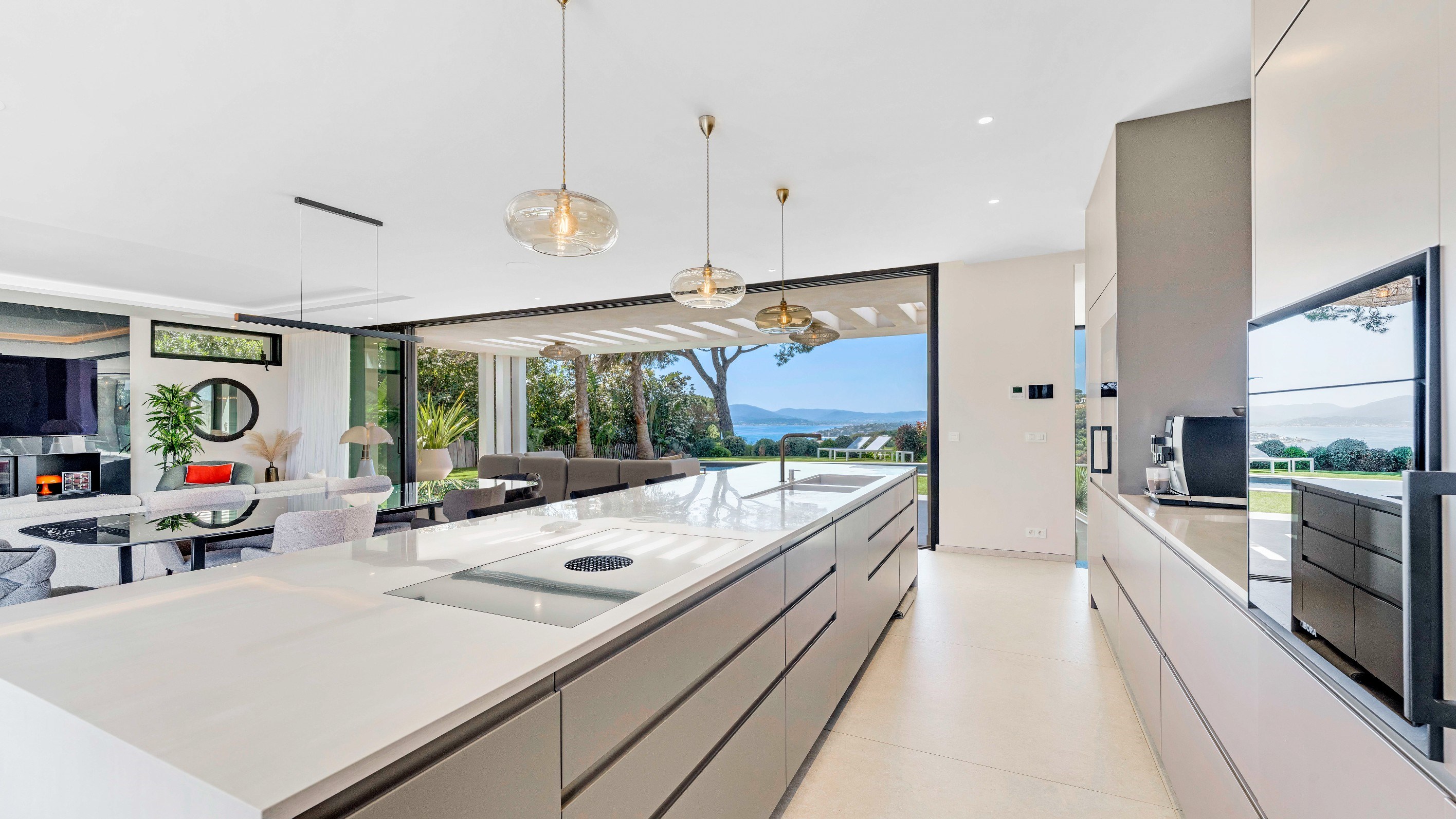  New contemporary villa with panoramic sea views in Sainte-Maxime near Saint-Tro… - 物件實景
