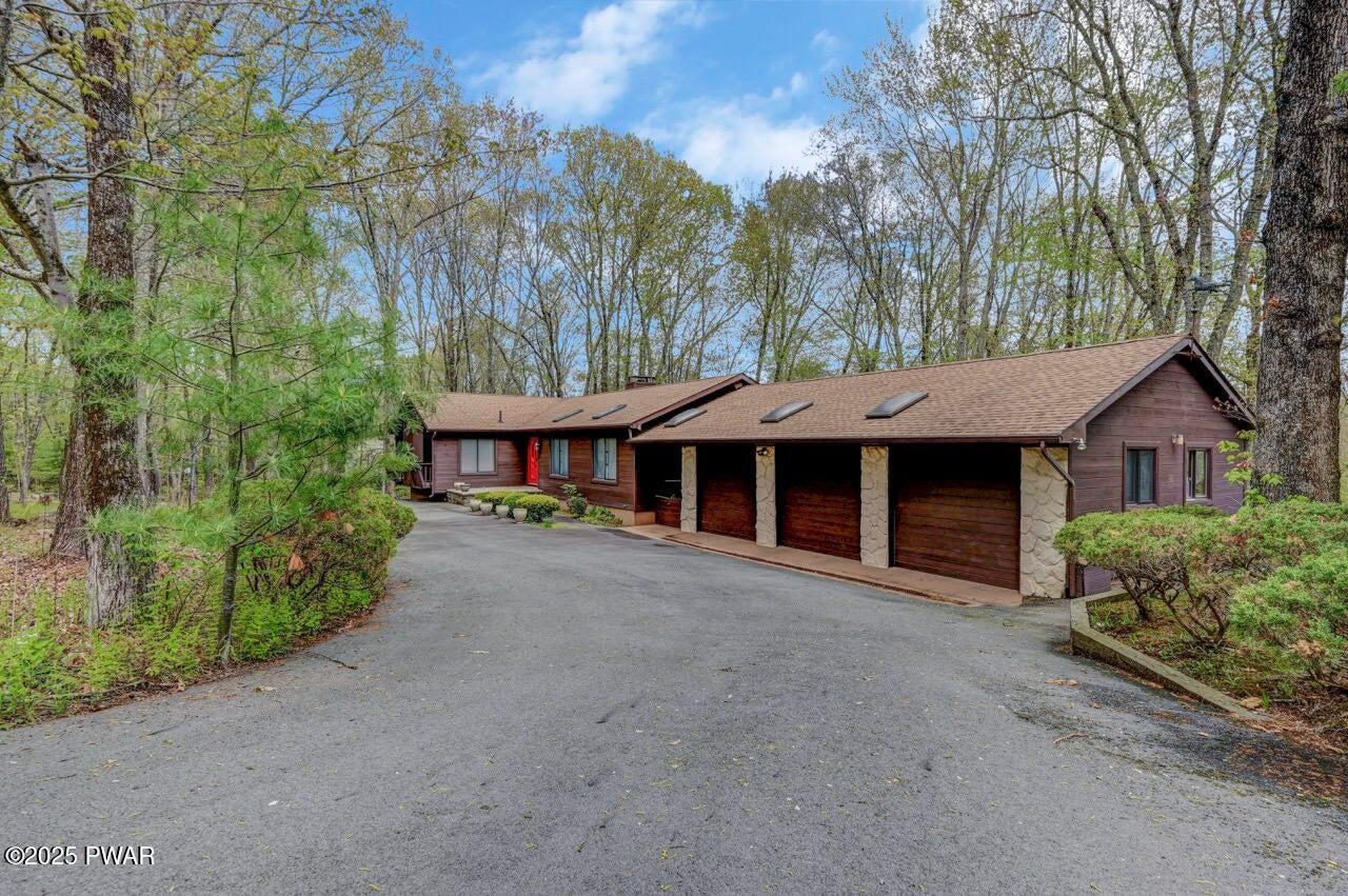 Lords Valley, Pennsylvania, 18428, United States, 5 Bedrooms Bedrooms, ,3 BathroomsBathrooms,Residential,For Sale,1977416