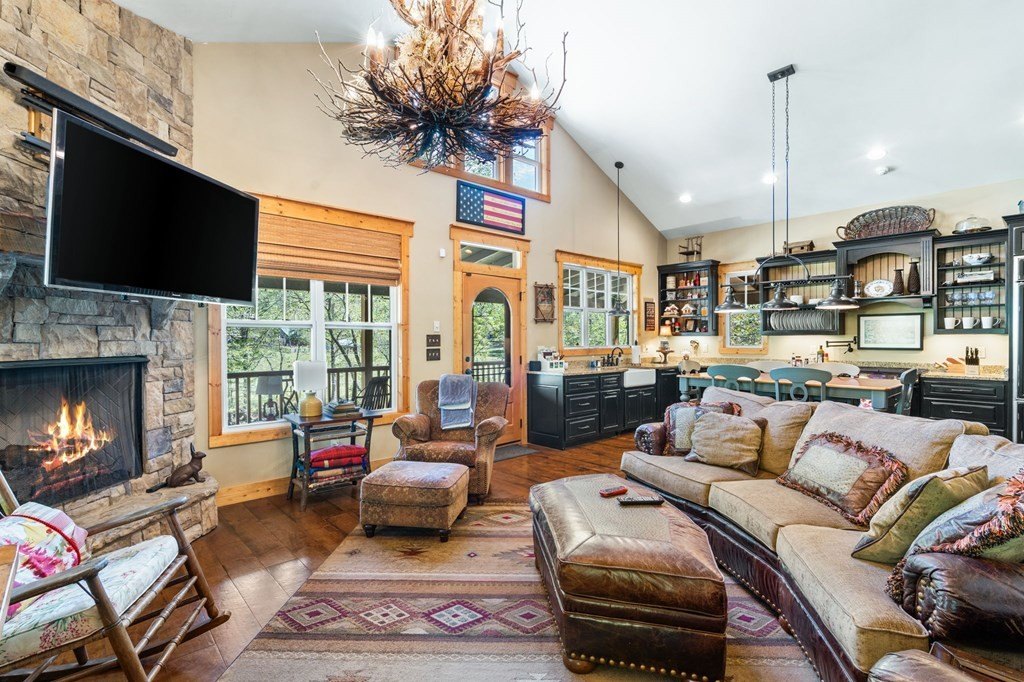 Murphy, North Carolina, 28906, United States, 3 Bedrooms Bedrooms, ,3 BathroomsBathrooms,Residential,For Sale,1982645