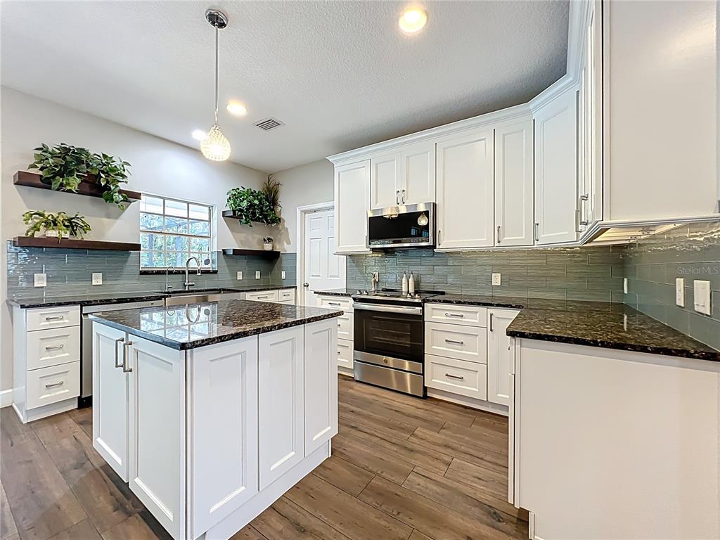 Oviedo, Florida, 32765, United States, 4 Bedrooms Bedrooms, ,3 BathroomsBathrooms,Residential,For Sale,1890783