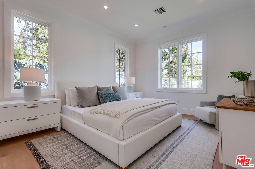 Los Angeles, California, 90049, United States, 7 Bedrooms Bedrooms, ,4 BathroomsBathrooms,Residential,For Sale,1912461