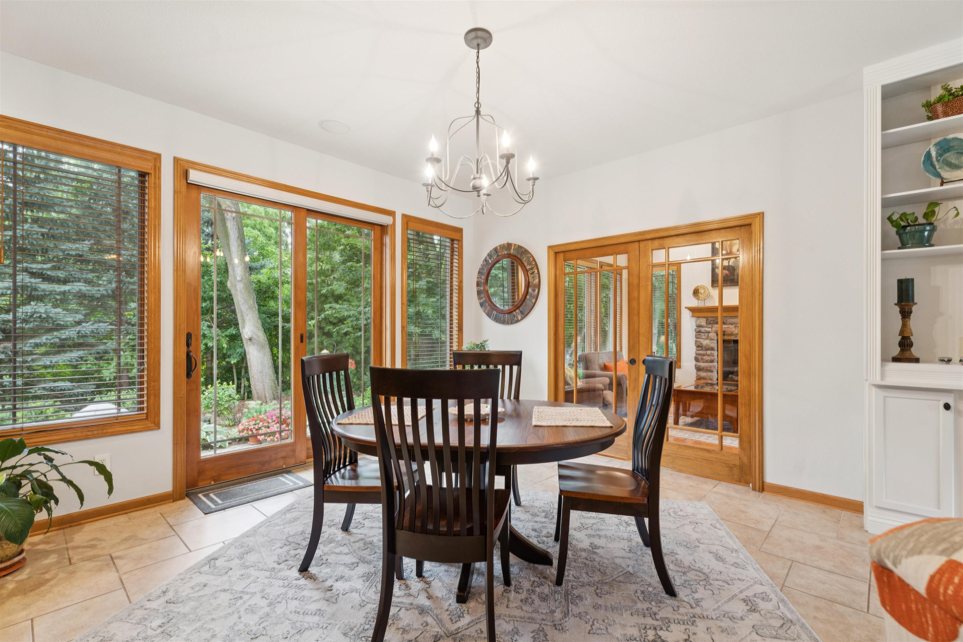 NEENAH, Wisconsin, 54956, United States, 3 Bedrooms Bedrooms, ,2 BathroomsBathrooms,Residential,For Sale,1913087