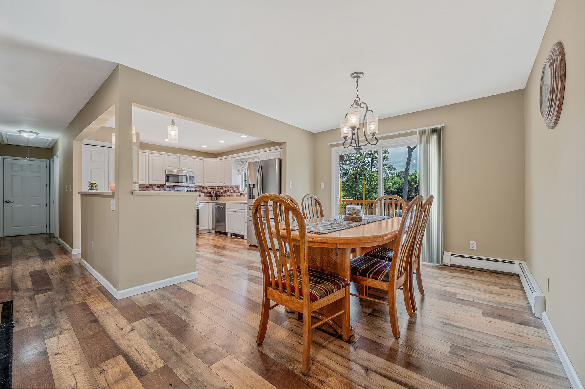 Holbrook, New York, 11741, United States, 4 Bedrooms Bedrooms, ,2 BathroomsBathrooms,Residential,For Sale,1921104