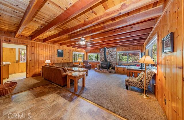 Yosemite, California, 95389, United States, 5 Bedrooms Bedrooms, ,4 BathroomsBathrooms,Residential,For Sale,1981132