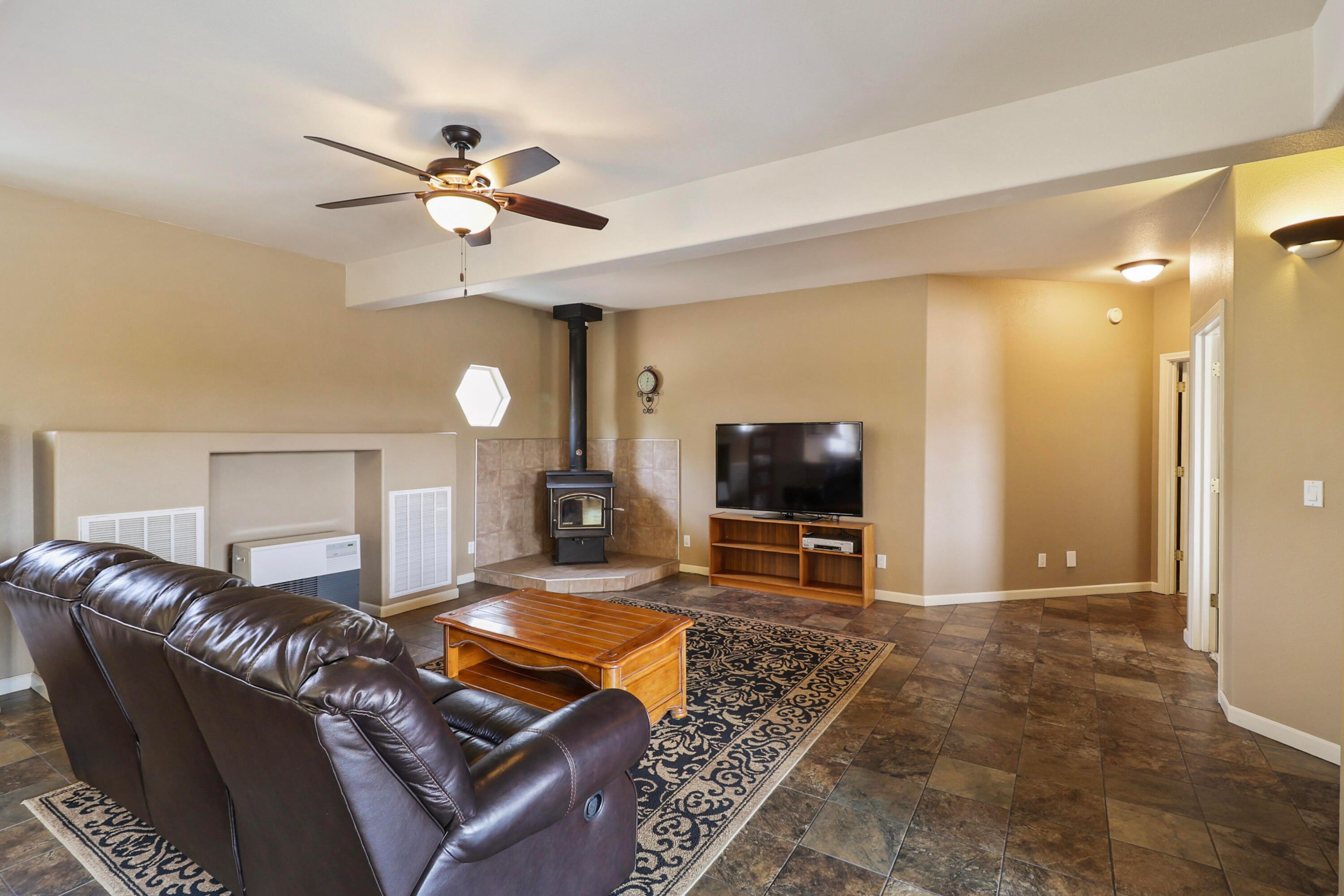 Redding, California, 96002, United States, 3 Bedrooms Bedrooms, ,3 BathroomsBathrooms,Residential,For Sale,1992839