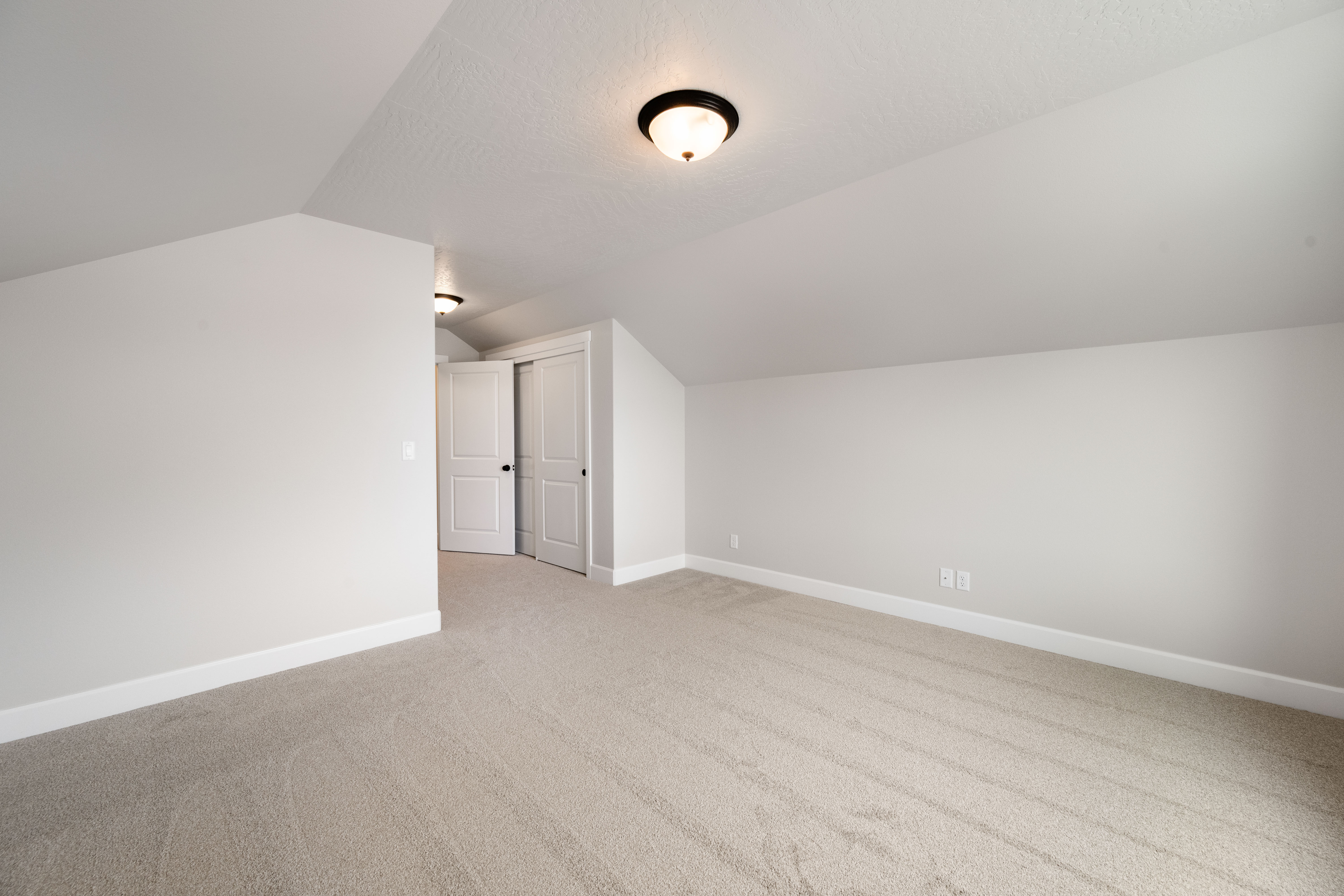  Spacious Half Acre Lot AND $10,000 Buyer Credit - 物件實景