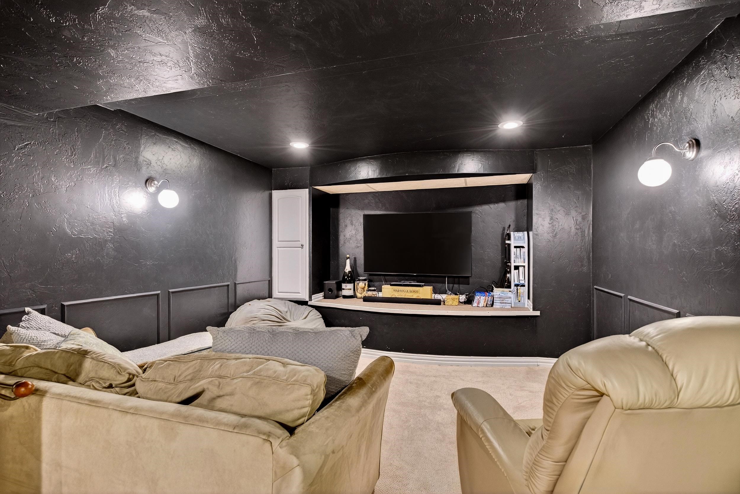 Neenah, Wisconsin, 54956, United States, 4 Bedrooms Bedrooms, ,4 BathroomsBathrooms,Residential,For Sale,1996384