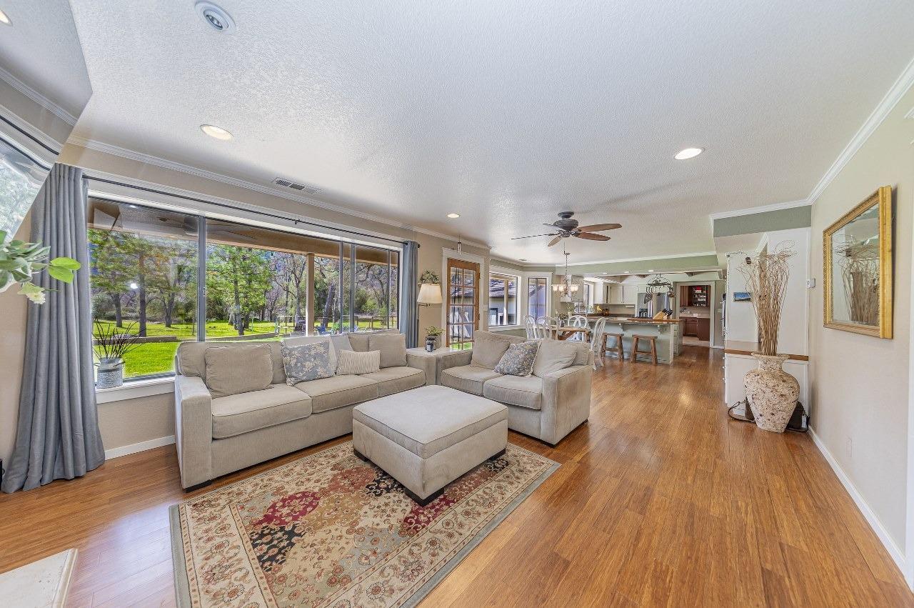 Oakhurst, California, 93644, United States, 3 Bedrooms Bedrooms, ,3 BathroomsBathrooms,Residential,For Sale,1977364