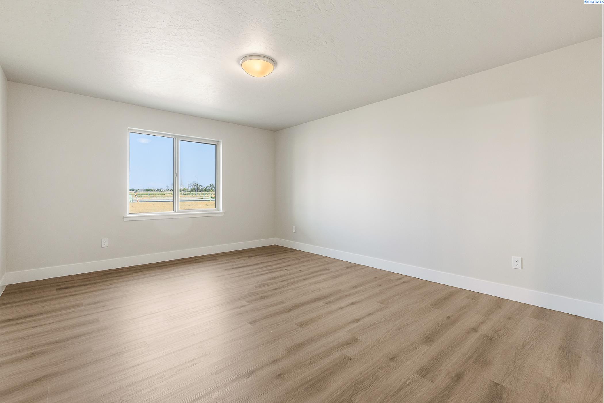 Pasco, Washington, 99301, United States, 4 Bedrooms Bedrooms, ,2 BathroomsBathrooms,Residential,For Sale,1806479