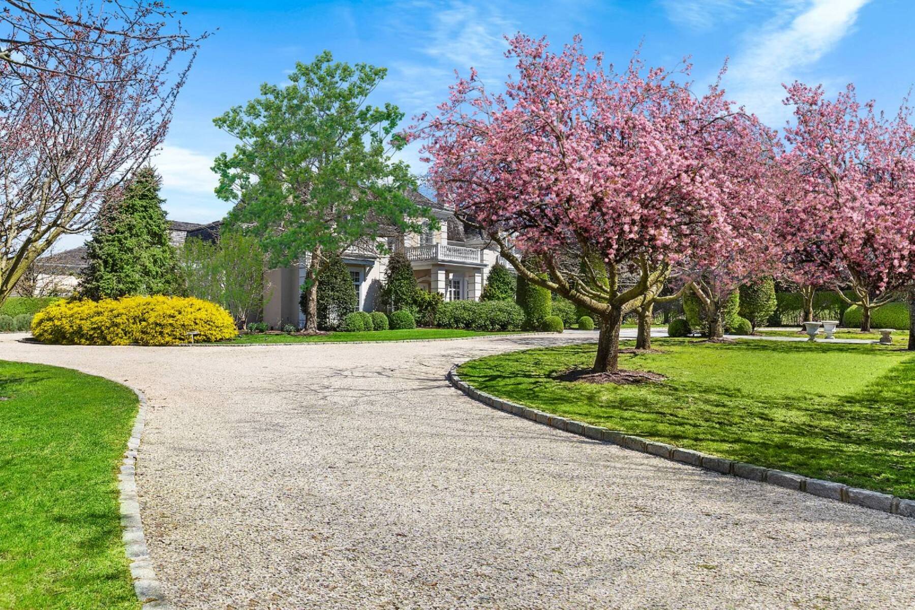  2-Acre SHV Compound, Fully Furnished, w/ Guest & Pool House - 物件實景