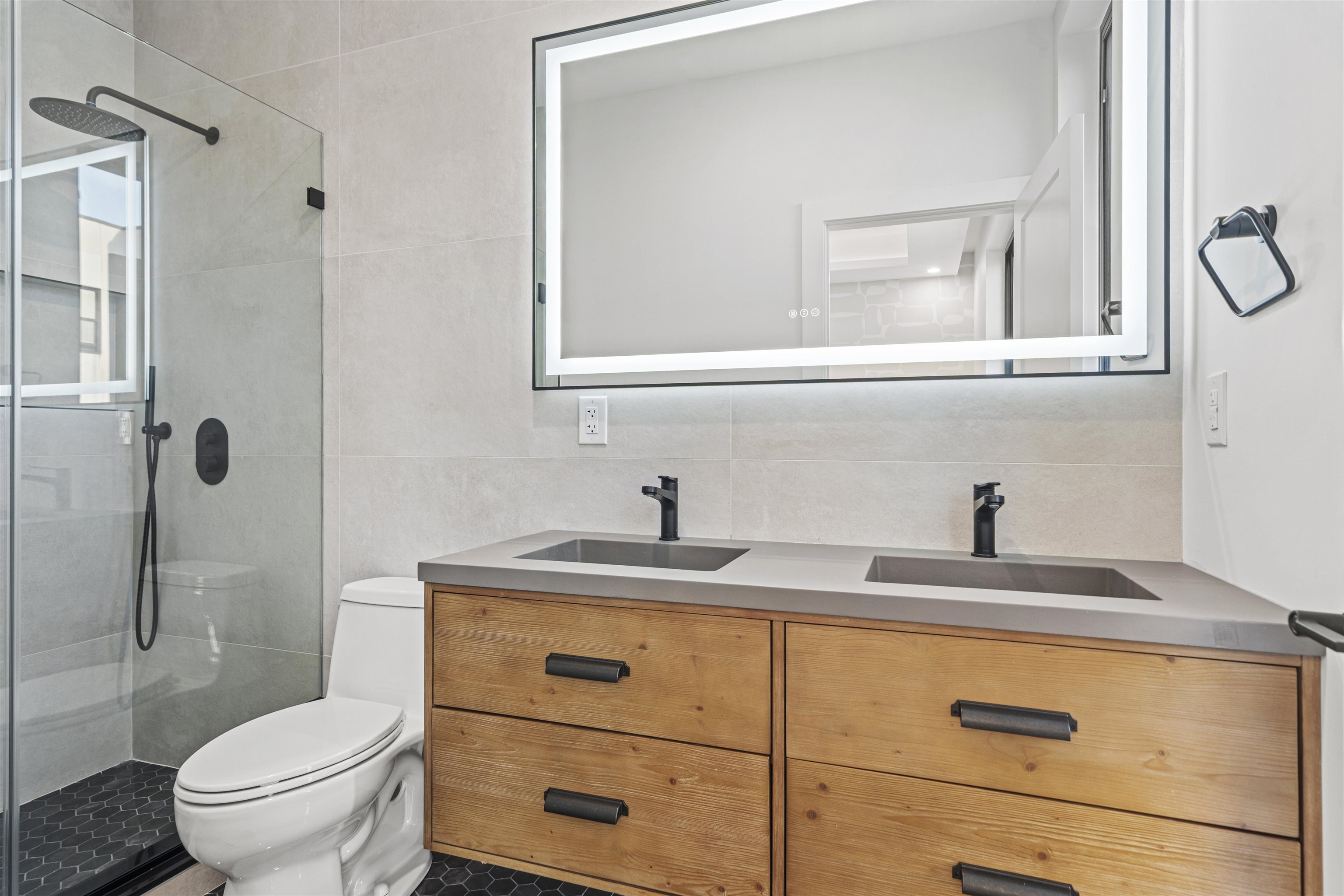 Jersey City, New Jersey, 07307, United States, 3 Bedrooms Bedrooms, ,3 BathroomsBathrooms,Residential,For Sale,2001766