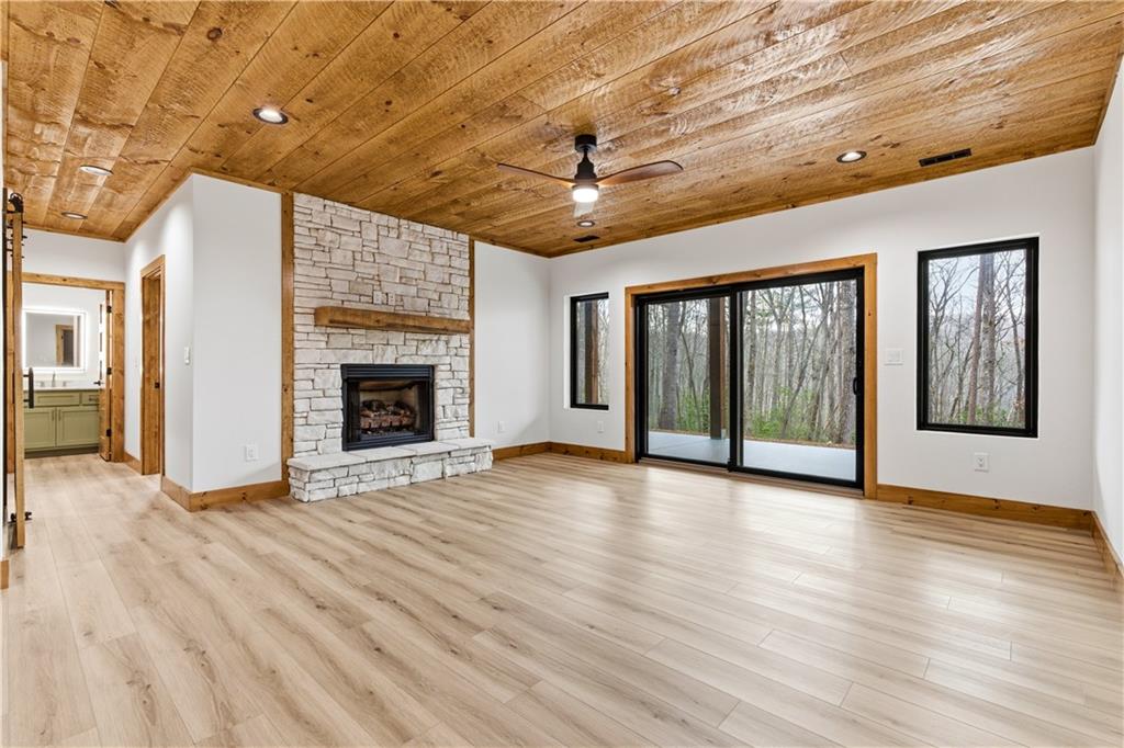 Morganton, Georgia, 30560, United States, 3 Bedrooms Bedrooms, ,4 BathroomsBathrooms,Residential,For Sale,2037777