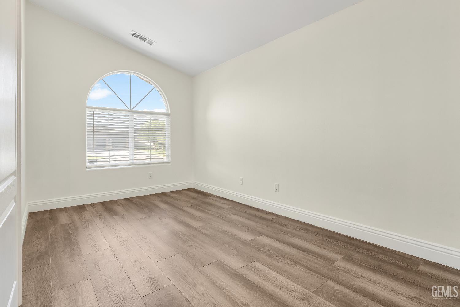 Bakersfield, California, 93311, United States, 5 Bedrooms Bedrooms, ,2 BathroomsBathrooms,Residential,For Sale,1985071