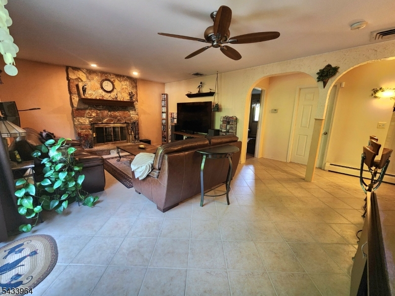 Montville Twp., New Jersey, 07082-1432, United States, 5 Bedrooms Bedrooms, ,3 BathroomsBathrooms,Residential,For Sale,2048009