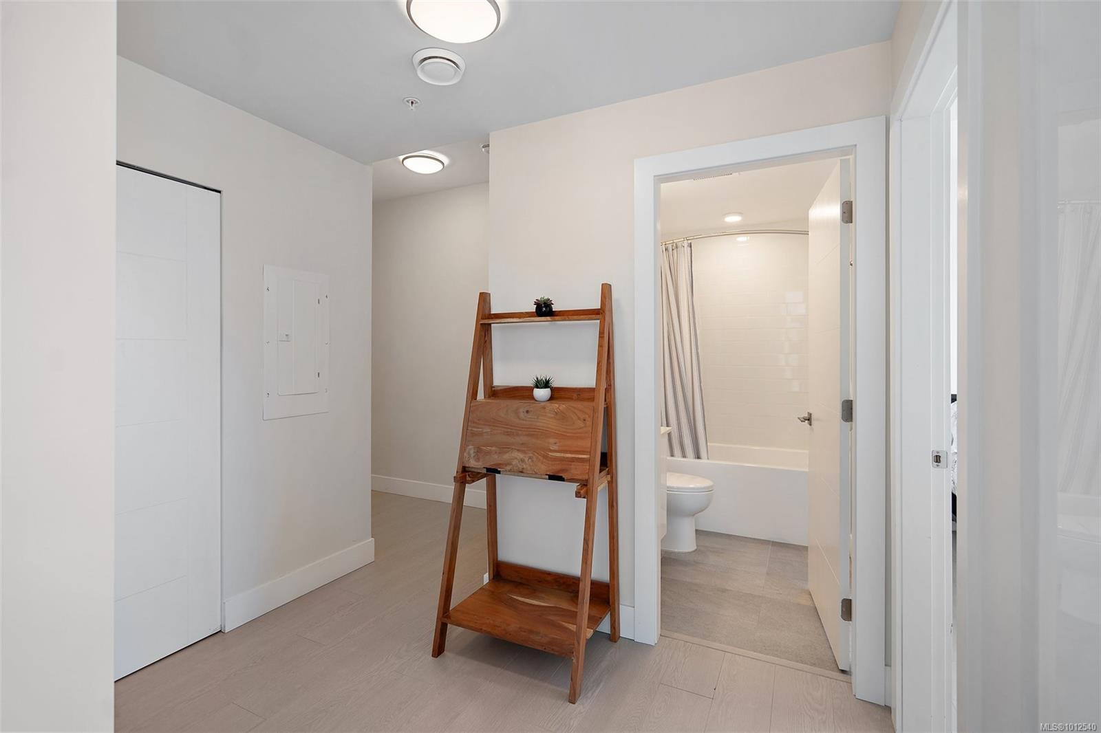 VIEW ROYAL, British Columbia, V9A 2P8, CA, 2 Bedrooms Bedrooms, ,Residential,For Sale,1948032