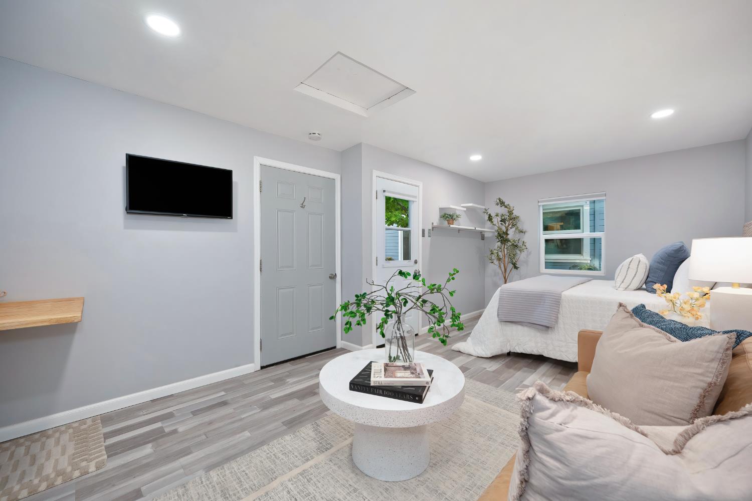 Sacramento, California, 95817, United States, 2 Bedrooms Bedrooms, ,1 BathroomBathrooms,Residential,For Sale,1991606