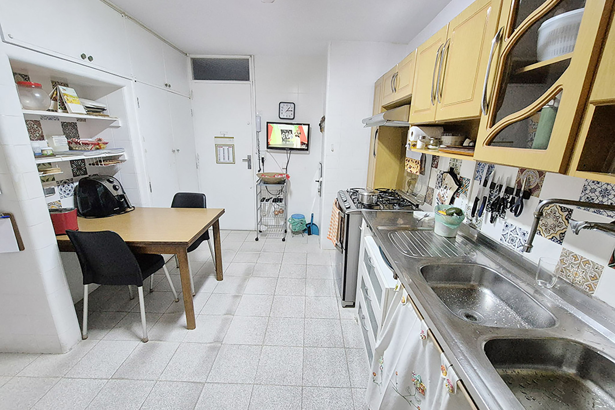  Apartment with a Generous Floor Plan on Praça Eugênio Jardim - 物件實景