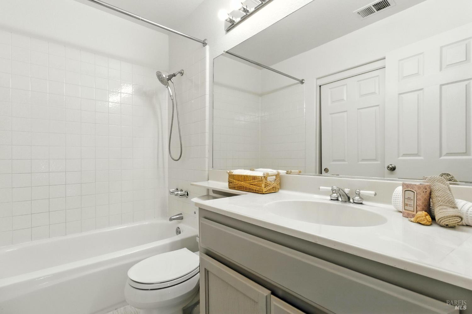 Petaluma, California, 94954, United States, 3 Bedrooms Bedrooms, ,3 BathroomsBathrooms,Residential,For Sale,1941666