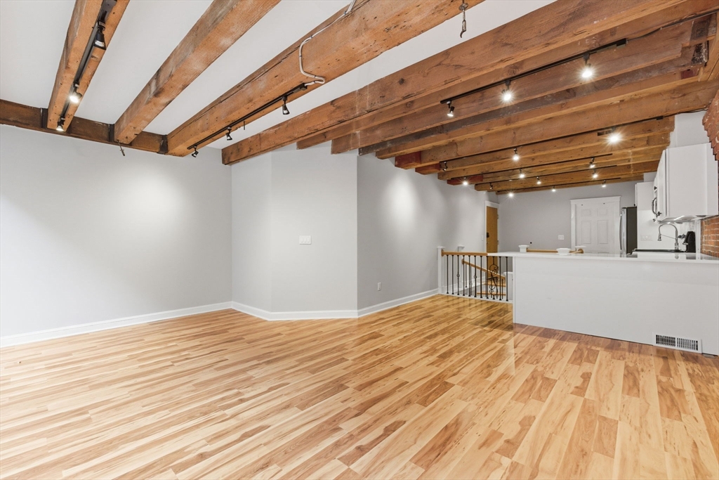 Boston, Massachusetts, 02109, United States, 2 Bedrooms Bedrooms, ,1 BathroomBathrooms,Residential,For Sale,2034502