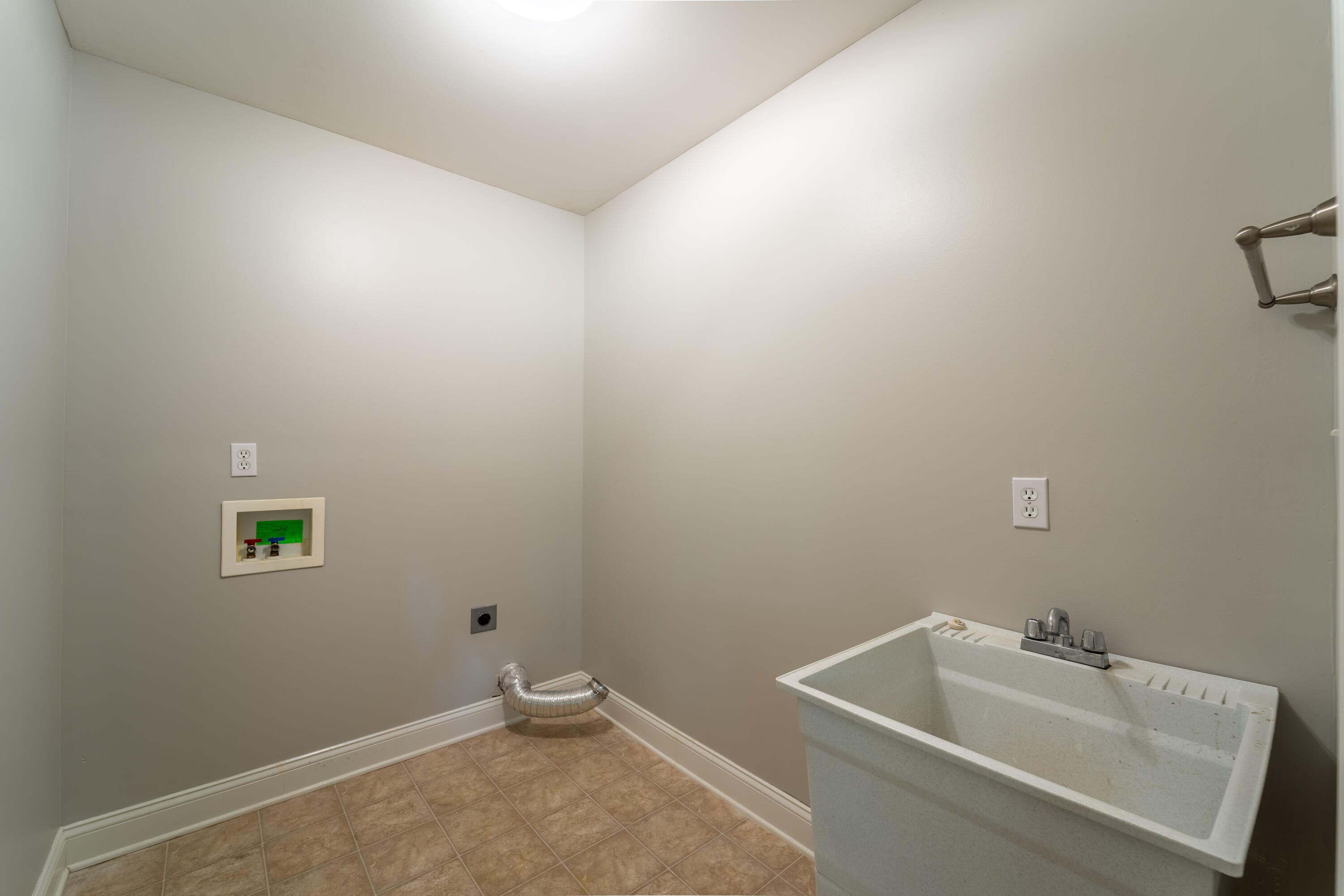 Richmond, Kentucky, 40475, United States, 3 Bedrooms Bedrooms, ,2 BathroomsBathrooms,Residential,For Sale,2047972