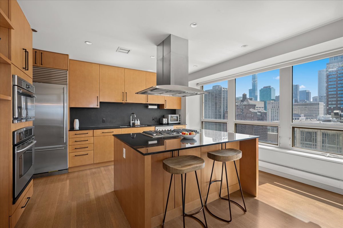 Chicago, Illinois, 60611, United States, 2 Bedrooms Bedrooms, ,3 BathroomsBathrooms,Residential,For Sale,1938726