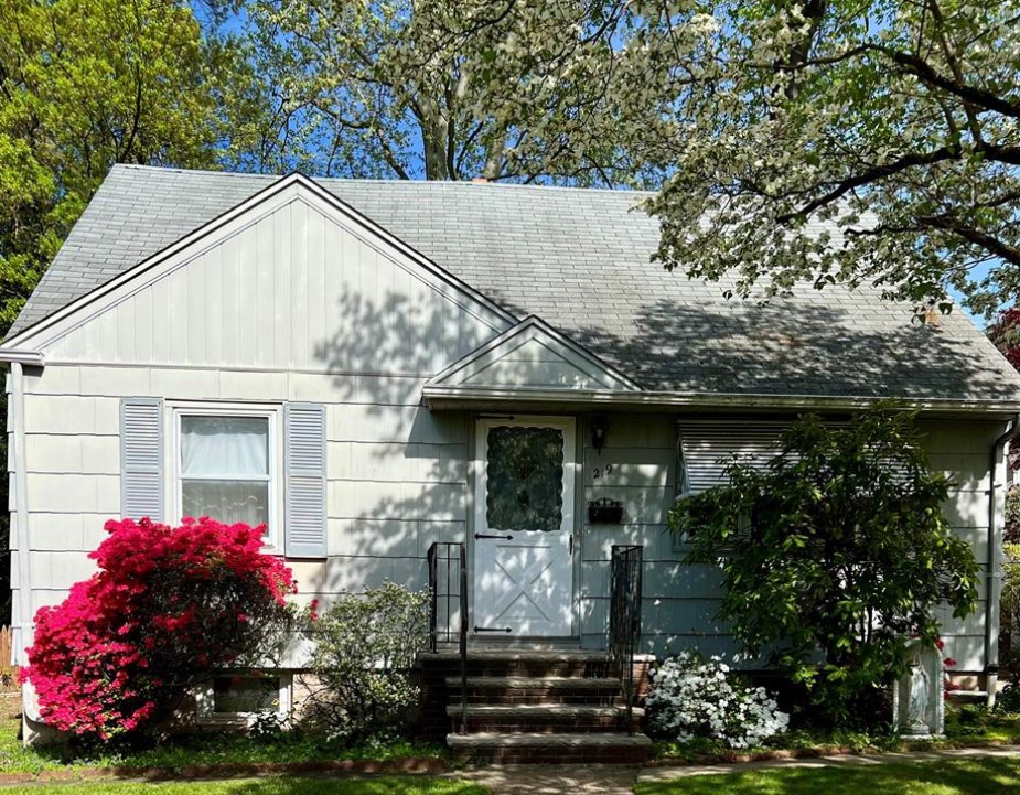 Maywood, New Jersey, 07607, United States, 4 Bedrooms Bedrooms, ,2 BathroomsBathrooms,Residential,For Sale,1872132