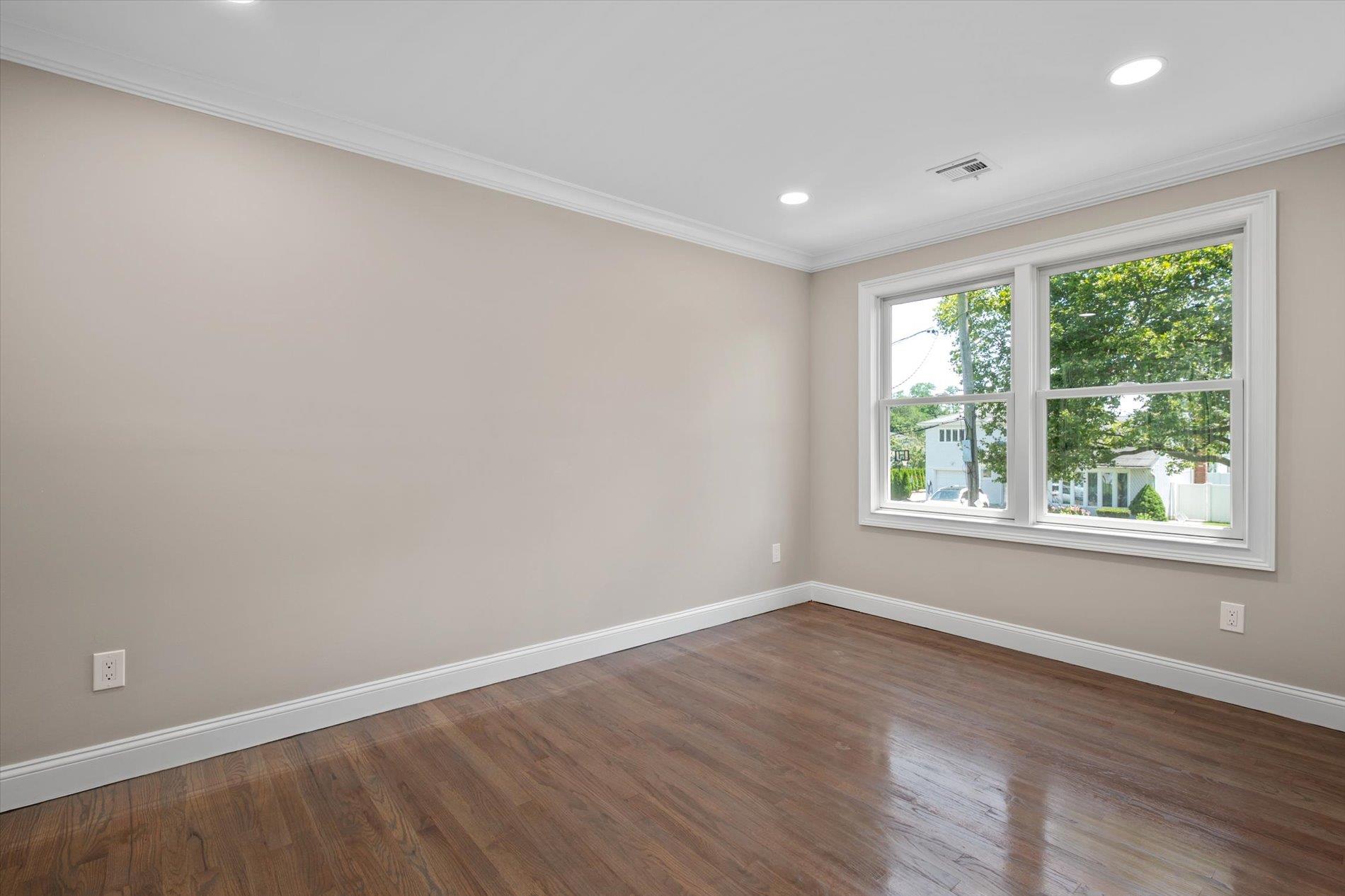 Massapequa Park, New York, 11762, United States, 5 Bedrooms Bedrooms, ,4 BathroomsBathrooms,Residential,For Sale,1903014