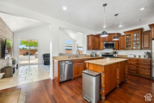 St. George, Utah, 84790, United States, 6 Bedrooms Bedrooms, ,5 BathroomsBathrooms,Residential,For Sale,1922816