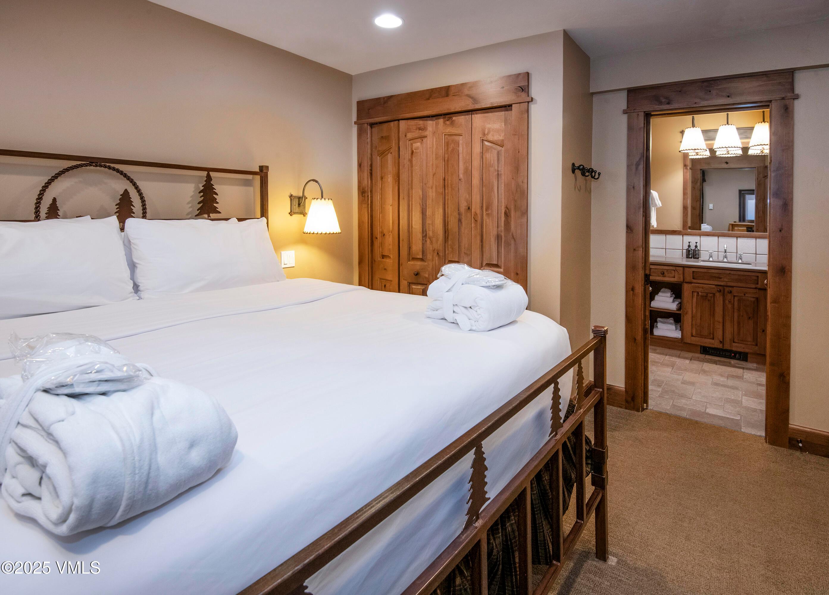 Vail, Colorado, 81657, United States, 2 Bedrooms Bedrooms, ,2 BathroomsBathrooms,Residential,For Sale,1849878