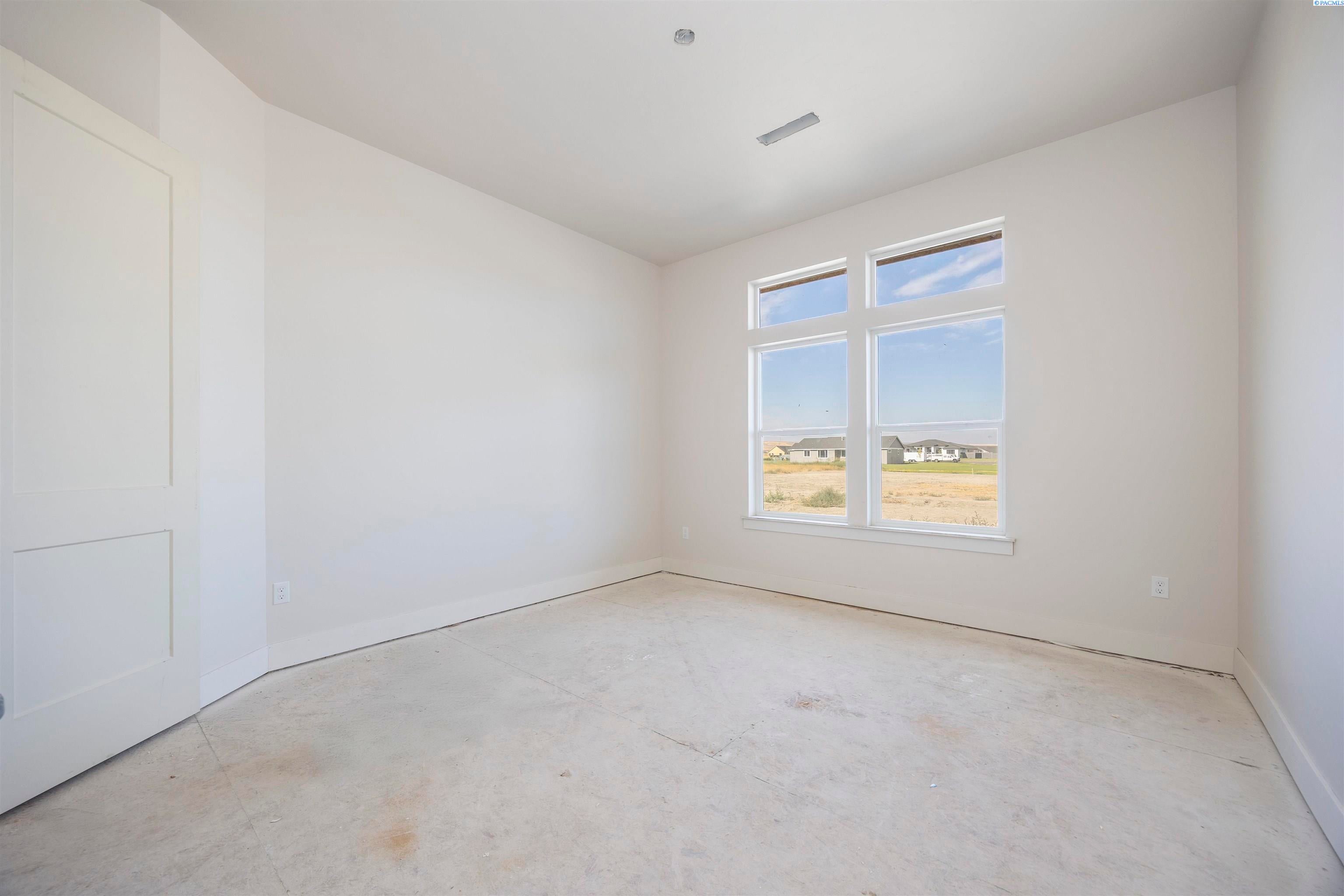 Kennewick, Washington, 99338, United States, 4 Bedrooms Bedrooms, ,3 BathroomsBathrooms,Residential,For Sale,1835478