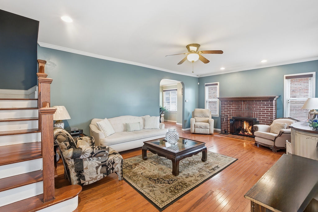 Howard Beach, New York, 11414, United States, 4 Bedrooms Bedrooms, ,1 BathroomBathrooms,Residential,For Sale,1986099