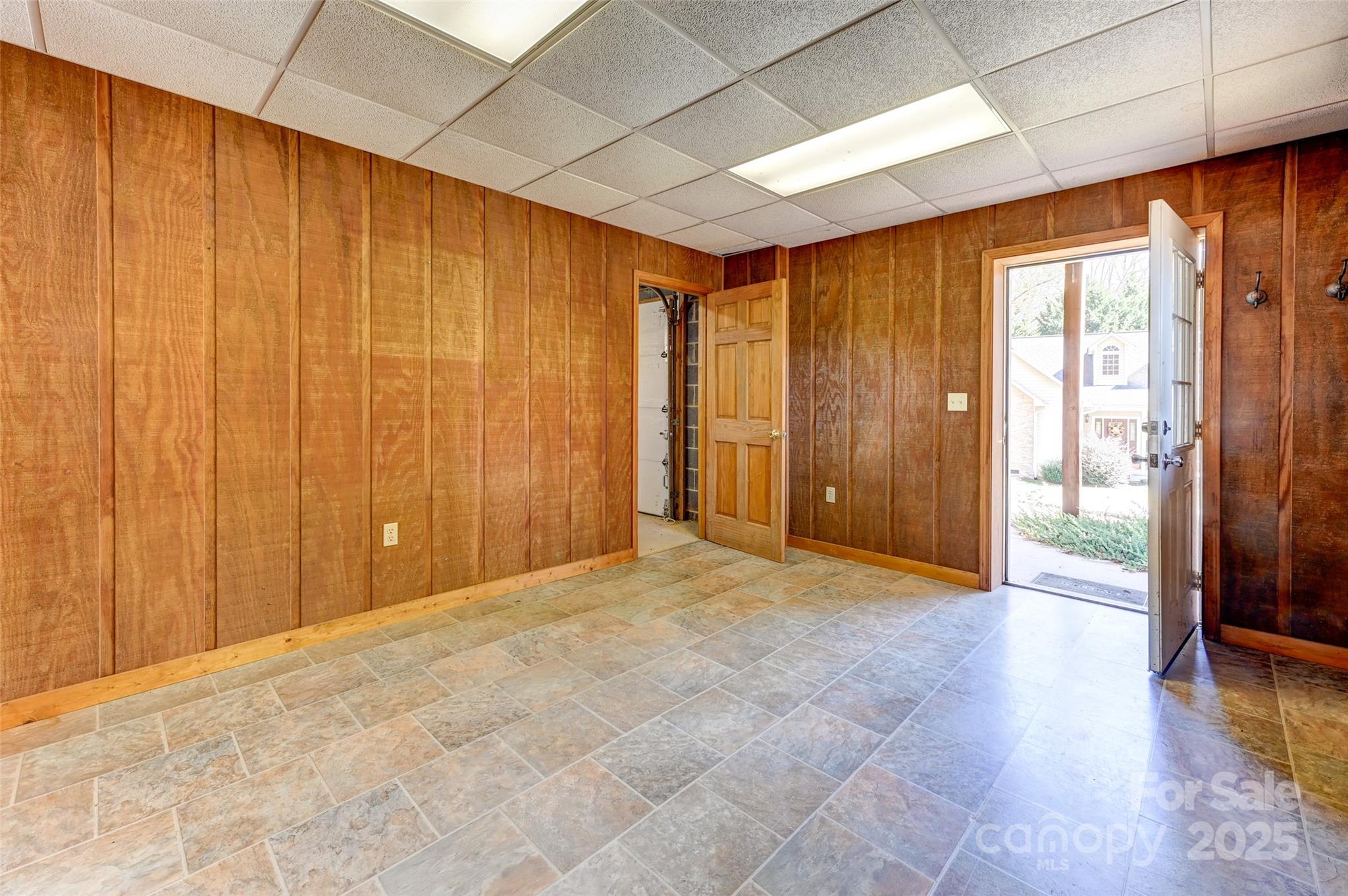 Hendersonville, North Carolina, 28792, United States, 3 Bedrooms Bedrooms, ,3 BathroomsBathrooms,Residential,For Sale,1958390