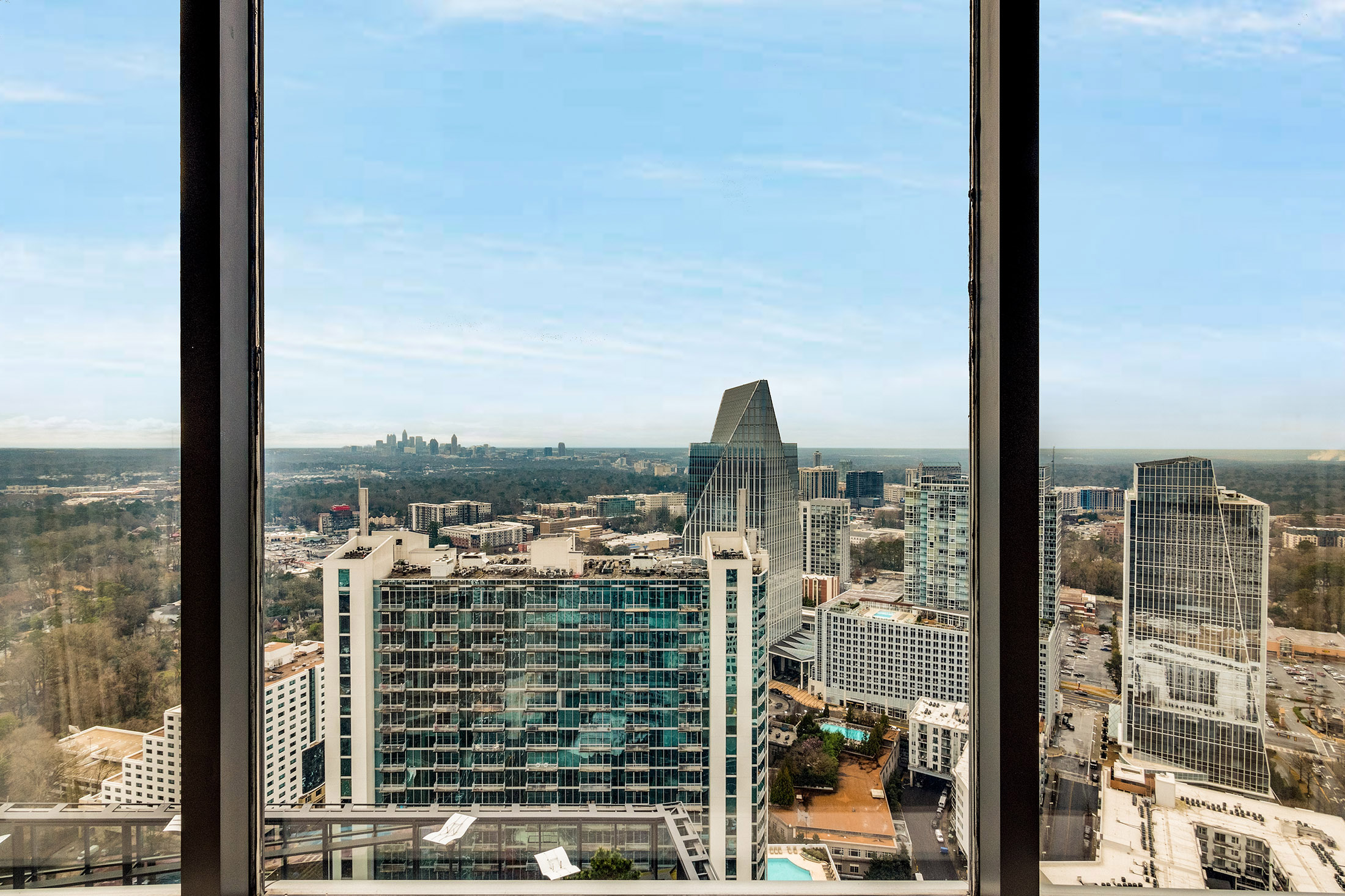  Exceptional Corner Unit with Stunning Skyline Views - 物件實景