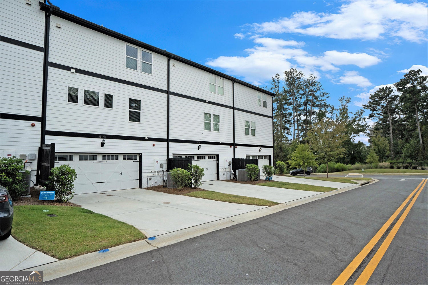 Smyrna, Georgia, 30126, United States, 4 Bedrooms Bedrooms, ,4 BathroomsBathrooms,Residential,For Sale,1959897