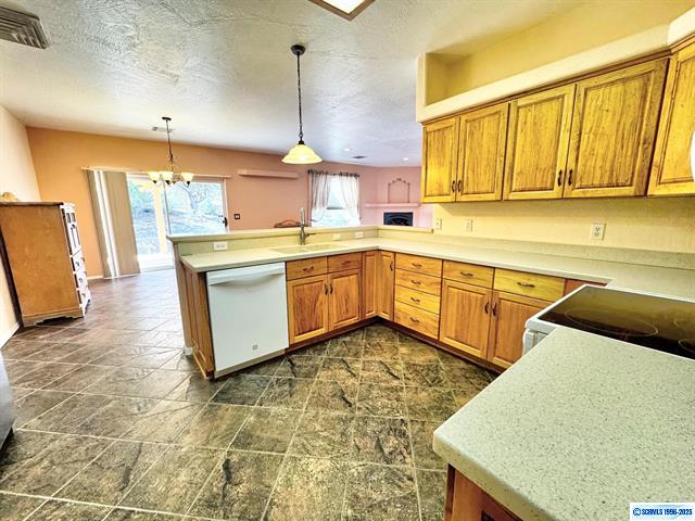 Silver City, New Mexico, 88061, United States, 3 Bedrooms Bedrooms, ,2 BathroomsBathrooms,Residential,For Sale,1977832