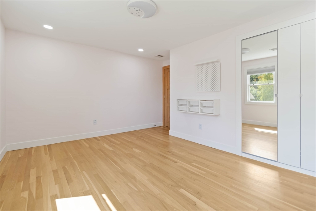 Natick, Massachusetts, 01760, United States, 4 Bedrooms Bedrooms, ,4 BathroomsBathrooms,Residential,For Sale,1950853