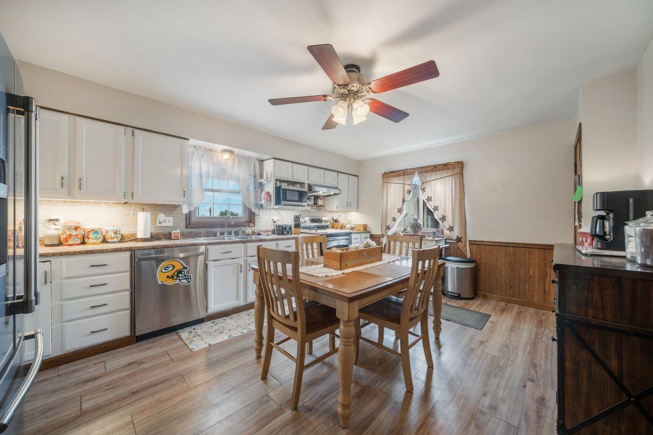 HORTONVILLE, Wisconsin, 54944, United States, 3 Bedrooms Bedrooms, ,2 BathroomsBathrooms,Residential,For Sale,1827520