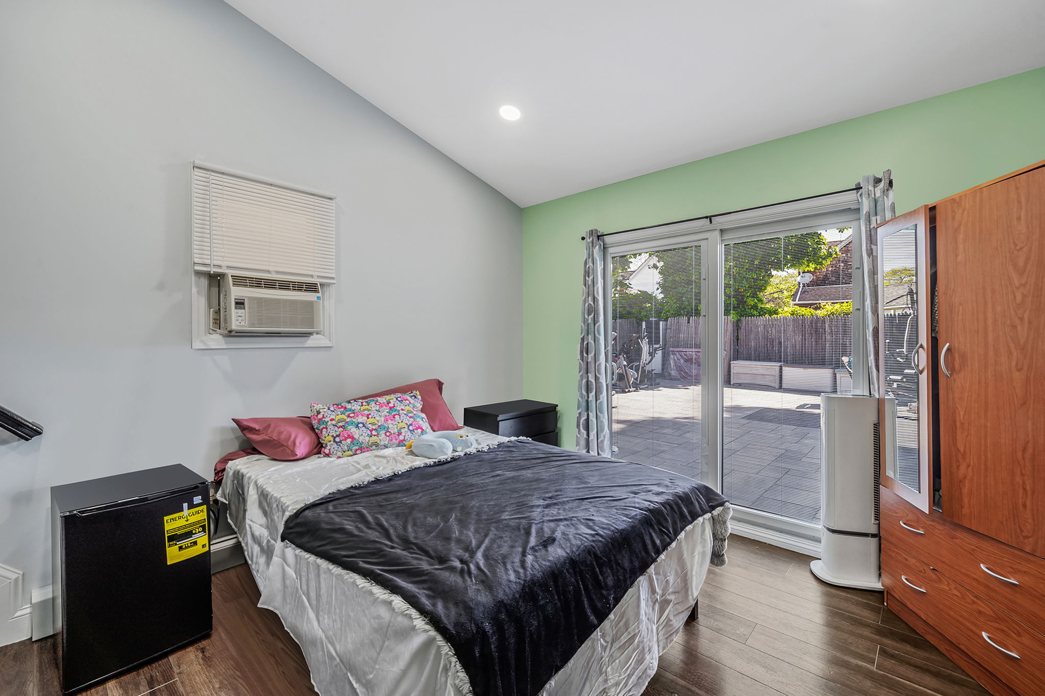 Bay Shore, New York, 11706, United States, 3 Bedrooms Bedrooms, ,3 BathroomsBathrooms,Residential,For Sale,2048700