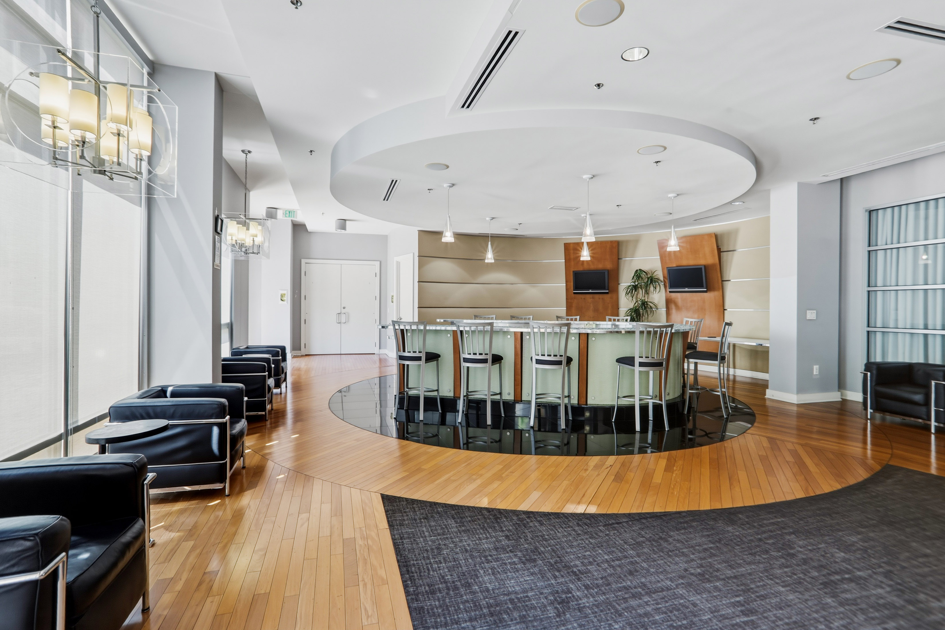  Sophisticated Cosmopolitan Residence Offering Effortless In-Town Living - 物件實景