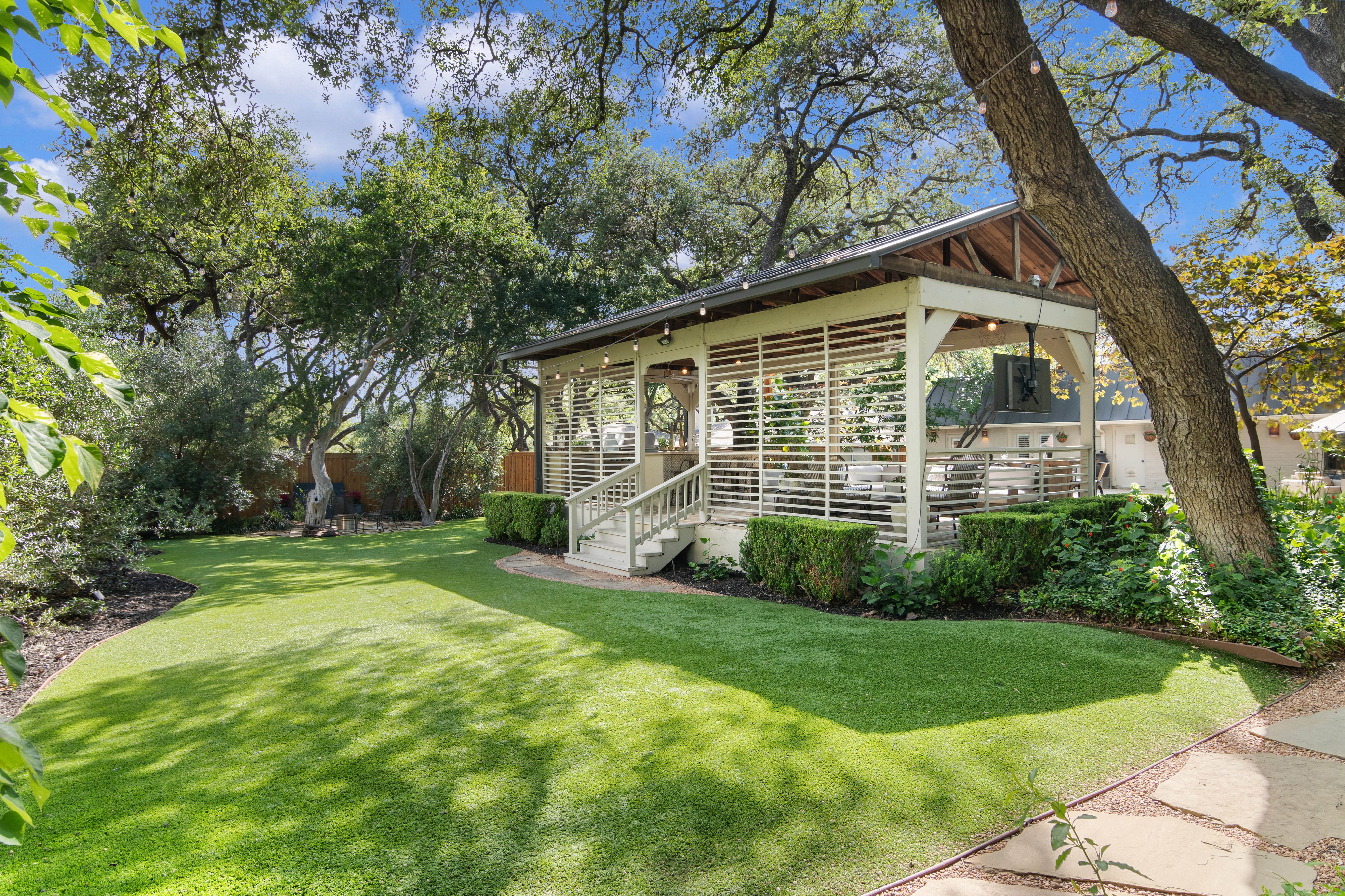  Private Oak-Shaded Estate in Castle Hills - 物件實景
